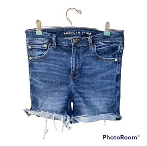 Dark wash. Hi rise midi shorts.